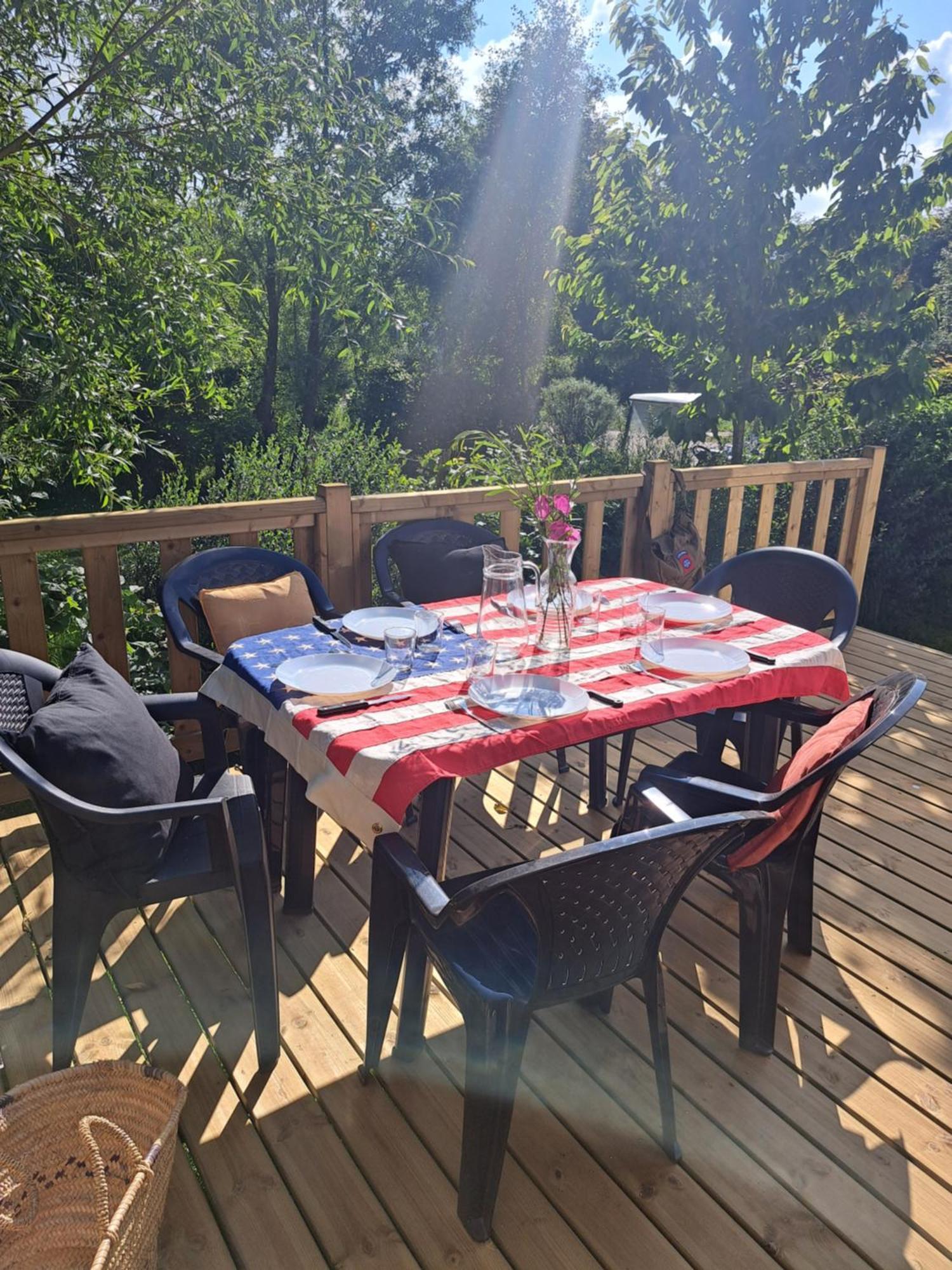 Camping Sainte Mere Eglise Exterior foto